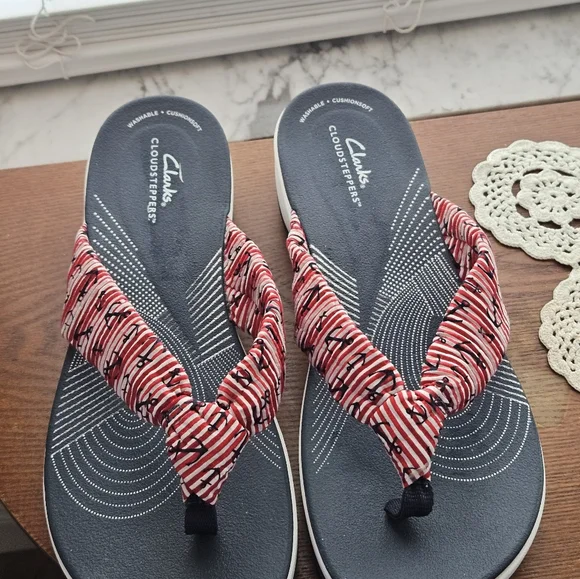 Brand NEW Clarks Cloudsteppers Women's Red and Black Sandals SZ 12 - Picture 8 of 10